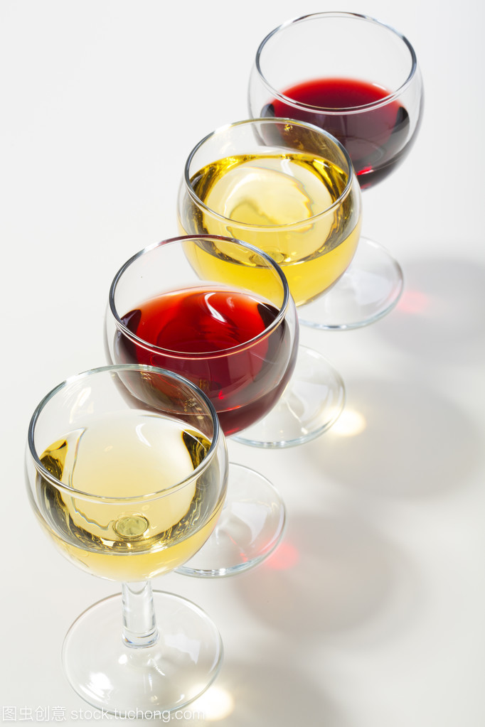 色彩繽紛 酒、飲料與茶葉的視覺藝術
